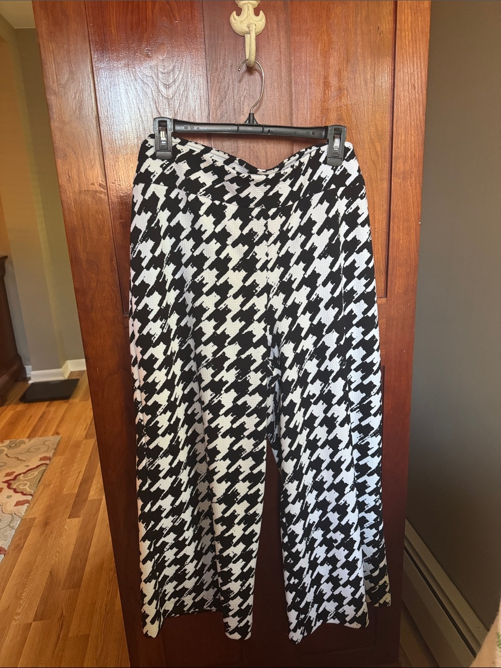 Black & White Houndstooth Wide-Leg Pants